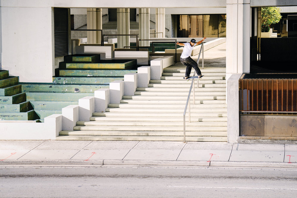 Pedro Delfino frontside boardslide